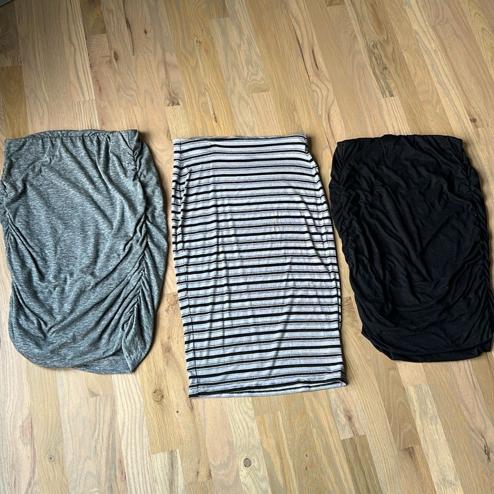 Three Old Navy Knee Length & Midi Fitted Skirts Size S